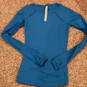 blue long sleeve lululemon shirt